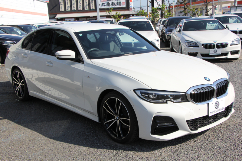 BMW 3シリーズ 320i Mｽﾎﾟｰﾂ ﾃﾞﾋﾞｭｰ&ｺﾝﾌｫｰﾄP ﾋｰﾀｰ黒革 専用ﾌﾞﾙｰｽﾃｯﾁ 19AW 追従ACC ｽﾃｱﾘﾝｸﾞｻﾎﾟｰﾄ LEDﾍｯﾄﾞﾗｲﾄ ｵｰﾄﾊｲﾋﾞｰﾑ 電動ﾄﾗﾝｸ ｱｯﾌﾟﾙｶｰﾌﾟﾚｲ ﾌﾙｾｸﾞTV  ﾀｯﾁ画面HDDﾅﾋﾞﾜｲﾔﾚｽ充電 Hi-fiｽﾋﾟｰｶｰ Pｱｼｽﾄ 専用ｴｱﾛ 2年保証