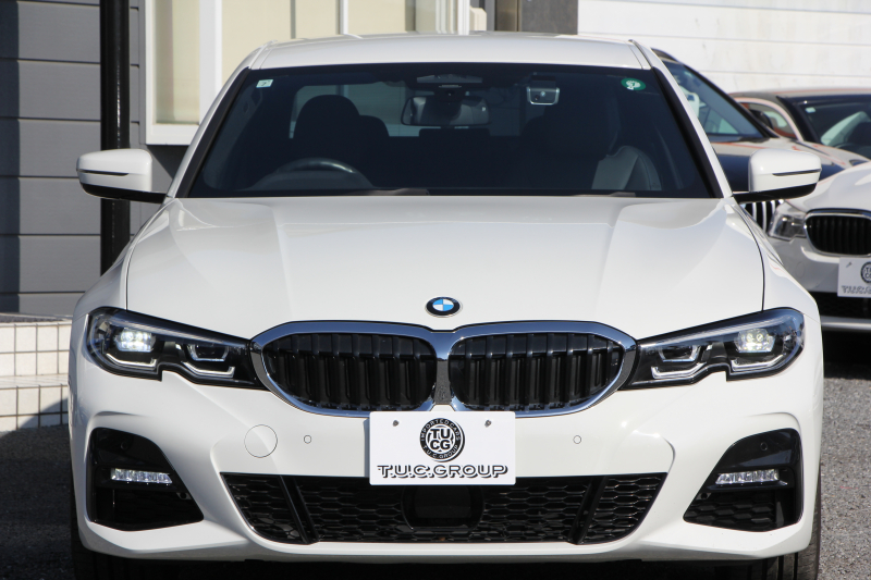 BMW 3シリーズ 320i Mｽﾎﾟｰﾂ ﾃﾞﾋﾞｭｰ&ｺﾝﾌｫｰﾄP ﾋｰﾀｰ黒革 専用ﾌﾞﾙｰｽﾃｯﾁ 19AW 追従ACC ｽﾃｱﾘﾝｸﾞｻﾎﾟｰﾄ LEDﾍｯﾄﾞﾗｲﾄ ｵｰﾄﾊｲﾋﾞｰﾑ 電動ﾄﾗﾝｸ ｱｯﾌﾟﾙｶｰﾌﾟﾚｲ ﾌﾙｾｸﾞTV  ﾀｯﾁ画面HDDﾅﾋﾞﾜｲﾔﾚｽ充電 Hi-fiｽﾋﾟｰｶｰ Pｱｼｽﾄ 専用ｴｱﾛ 2年保証
