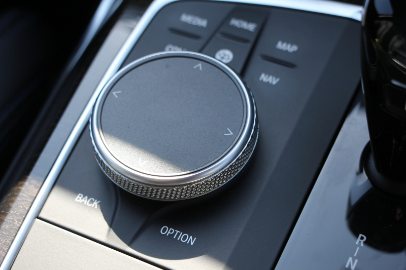 BMW 3シリーズ 320i Mｽﾎﾟｰﾂ ﾃﾞﾋﾞｭｰ&ｺﾝﾌｫｰﾄP ﾋｰﾀｰ黒革 専用ﾌﾞﾙｰｽﾃｯﾁ 19AW 追従ACC ｽﾃｱﾘﾝｸﾞｻﾎﾟｰﾄ LEDﾍｯﾄﾞﾗｲﾄ ｵｰﾄﾊｲﾋﾞｰﾑ 電動ﾄﾗﾝｸ ｱｯﾌﾟﾙｶｰﾌﾟﾚｲ ﾌﾙｾｸﾞTV  ﾀｯﾁ画面HDDﾅﾋﾞﾜｲﾔﾚｽ充電 Hi-fiｽﾋﾟｰｶｰ Pｱｼｽﾄ 専用ｴｱﾛ 2年保証