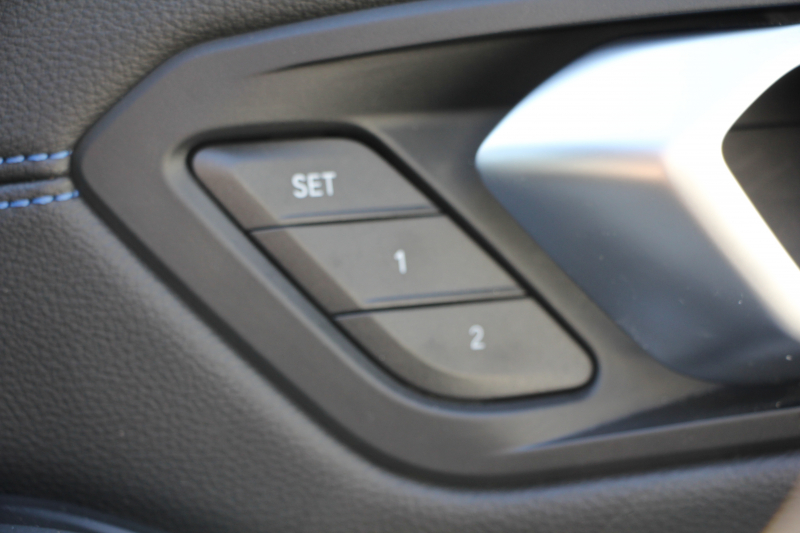 BMW 3シリーズ 320i Mｽﾎﾟｰﾂ ﾃﾞﾋﾞｭｰ&ｺﾝﾌｫｰﾄP ﾋｰﾀｰ黒革 専用ﾌﾞﾙｰｽﾃｯﾁ 19AW 追従ACC ｽﾃｱﾘﾝｸﾞｻﾎﾟｰﾄ LEDﾍｯﾄﾞﾗｲﾄ ｵｰﾄﾊｲﾋﾞｰﾑ 電動ﾄﾗﾝｸ ｱｯﾌﾟﾙｶｰﾌﾟﾚｲ ﾌﾙｾｸﾞTV  ﾀｯﾁ画面HDDﾅﾋﾞﾜｲﾔﾚｽ充電 Hi-fiｽﾋﾟｰｶｰ Pｱｼｽﾄ 専用ｴｱﾛ 2年保証