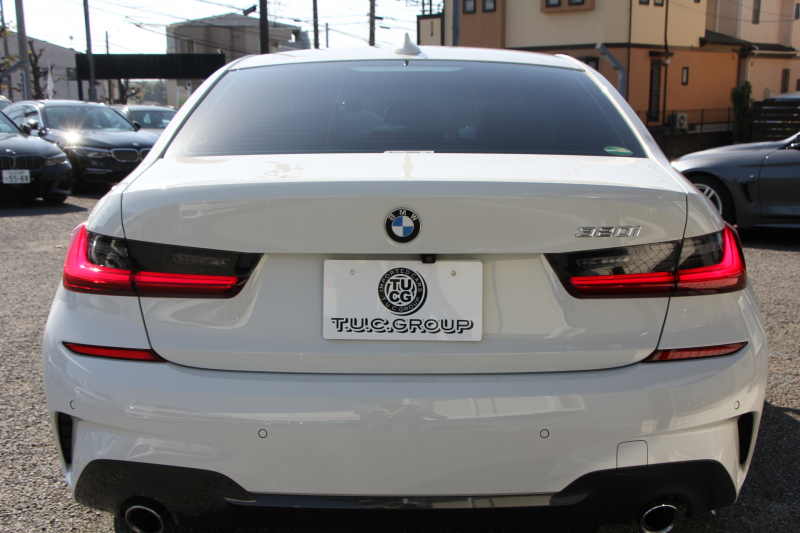 BMW 3シリーズ 320i Mｽﾎﾟｰﾂ ﾃﾞﾋﾞｭｰ&ｺﾝﾌｫｰﾄP ﾋｰﾀｰ黒革 専用ﾌﾞﾙｰｽﾃｯﾁ 19AW 追従ACC ｽﾃｱﾘﾝｸﾞｻﾎﾟｰﾄ LEDﾍｯﾄﾞﾗｲﾄ ｵｰﾄﾊｲﾋﾞｰﾑ 電動ﾄﾗﾝｸ ｱｯﾌﾟﾙｶｰﾌﾟﾚｲ ﾌﾙｾｸﾞTV  ﾀｯﾁ画面HDDﾅﾋﾞﾜｲﾔﾚｽ充電 Hi-fiｽﾋﾟｰｶｰ Pｱｼｽﾄ 専用ｴｱﾛ 2年保証