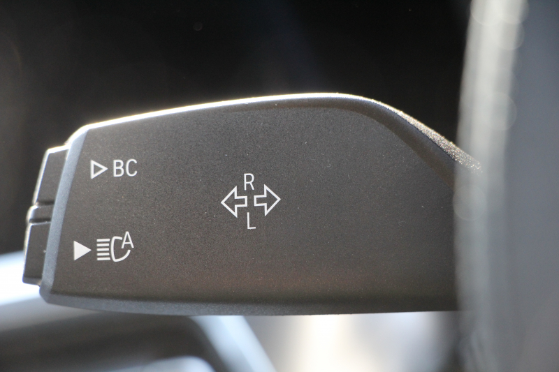 BMW 3シリーズ 320i Mｽﾎﾟｰﾂ ﾃﾞﾋﾞｭｰ&ｺﾝﾌｫｰﾄP ﾋｰﾀｰ黒革 専用ﾌﾞﾙｰｽﾃｯﾁ 19AW 追従ACC ｽﾃｱﾘﾝｸﾞｻﾎﾟｰﾄ LEDﾍｯﾄﾞﾗｲﾄ ｵｰﾄﾊｲﾋﾞｰﾑ 電動ﾄﾗﾝｸ ｱｯﾌﾟﾙｶｰﾌﾟﾚｲ ﾌﾙｾｸﾞTV  ﾀｯﾁ画面HDDﾅﾋﾞﾜｲﾔﾚｽ充電 Hi-fiｽﾋﾟｰｶｰ Pｱｼｽﾄ 専用ｴｱﾛ 2年保証