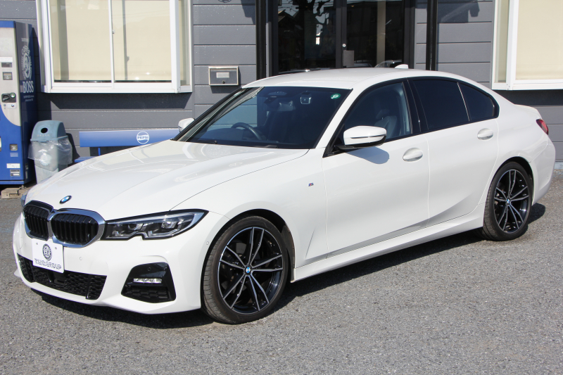BMW 3シリーズ 320i Mｽﾎﾟｰﾂ ﾃﾞﾋﾞｭｰ&ｺﾝﾌｫｰﾄP ﾋｰﾀｰ黒革 専用ﾌﾞﾙｰｽﾃｯﾁ 19AW 追従ACC ｽﾃｱﾘﾝｸﾞｻﾎﾟｰﾄ LEDﾍｯﾄﾞﾗｲﾄ ｵｰﾄﾊｲﾋﾞｰﾑ 電動ﾄﾗﾝｸ ｱｯﾌﾟﾙｶｰﾌﾟﾚｲ ﾌﾙｾｸﾞTV  ﾀｯﾁ画面HDDﾅﾋﾞﾜｲﾔﾚｽ充電 Hi-fiｽﾋﾟｰｶｰ Pｱｼｽﾄ 専用ｴｱﾛ 2年保証