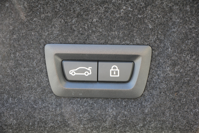 BMW 3シリーズ 320i Mｽﾎﾟｰﾂ ﾃﾞﾋﾞｭｰ&ｺﾝﾌｫｰﾄP ﾋｰﾀｰ黒革 専用ﾌﾞﾙｰｽﾃｯﾁ 19AW 追従ACC ｽﾃｱﾘﾝｸﾞｻﾎﾟｰﾄ LEDﾍｯﾄﾞﾗｲﾄ ｵｰﾄﾊｲﾋﾞｰﾑ 電動ﾄﾗﾝｸ ｱｯﾌﾟﾙｶｰﾌﾟﾚｲ ﾌﾙｾｸﾞTV  ﾀｯﾁ画面HDDﾅﾋﾞﾜｲﾔﾚｽ充電 Hi-fiｽﾋﾟｰｶｰ Pｱｼｽﾄ 専用ｴｱﾛ 2年保証