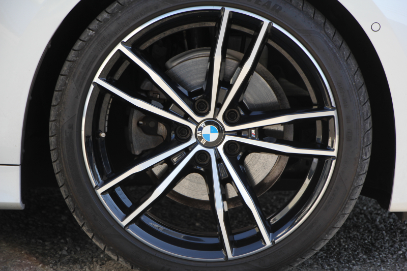 BMW 3シリーズ 320i Mｽﾎﾟｰﾂ ﾃﾞﾋﾞｭｰ&ｺﾝﾌｫｰﾄP ﾋｰﾀｰ黒革 専用ﾌﾞﾙｰｽﾃｯﾁ 19AW 追従ACC ｽﾃｱﾘﾝｸﾞｻﾎﾟｰﾄ LEDﾍｯﾄﾞﾗｲﾄ ｵｰﾄﾊｲﾋﾞｰﾑ 電動ﾄﾗﾝｸ ｱｯﾌﾟﾙｶｰﾌﾟﾚｲ ﾌﾙｾｸﾞTV  ﾀｯﾁ画面HDDﾅﾋﾞﾜｲﾔﾚｽ充電 Hi-fiｽﾋﾟｰｶｰ Pｱｼｽﾄ 専用ｴｱﾛ 2年保証