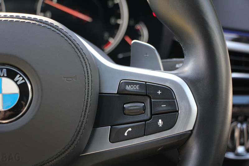 BMW 5シリーズ 530i Mｽﾎﾟｰﾂ 252馬力 1ｵﾅ ｻﾝﾙｰﾌ 全席ﾋｰﾀｰ黒革 ﾌﾞﾗｯｸ19AW Mspﾌﾞﾚｰｷ 追従ACC ｽﾃｱﾘﾝｸﾞｻﾎﾟｰﾄ LEDﾍｯﾄﾞﾗｲﾄ ﾊｲﾋﾞｰﾑｱｼｽﾄ ﾀｯﾁ画面HDDﾅﾋﾞTV 360度ｶﾒﾗ Pｱｼｽﾄﾌﾟﾗｽ 電動ﾄﾗﾝｸ 専用ｴｱﾛ ﾊﾟﾄﾞﾙｼﾌﾄ 2年保証