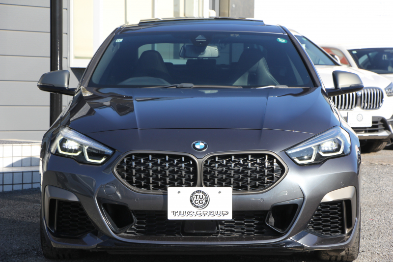 BMW 2シリーズ M235i Xdrive ｸﾞﾗﾝｸｰﾍﾟﾌﾟﾗｽP 306馬力 4WD ﾊﾟﾉﾗﾏｻﾝﾙｰﾌ ﾋｰﾀｰ黒革 Mｽﾎﾟｰﾂｼｰﾄ ｱﾀﾞﾌﾟﾃｨﾌﾞｻｽ Hi-fiｽﾋﾟｰｶｰ 追従ACC 後退ｱｼｽﾄ LEDﾍｯﾄﾞﾗｲﾄ 専用18AW Mspﾌﾞﾚｰｷ Applecarplay ﾀｯﾁ画面HDDﾅﾋﾞPｱｼｽﾄ 2年保証