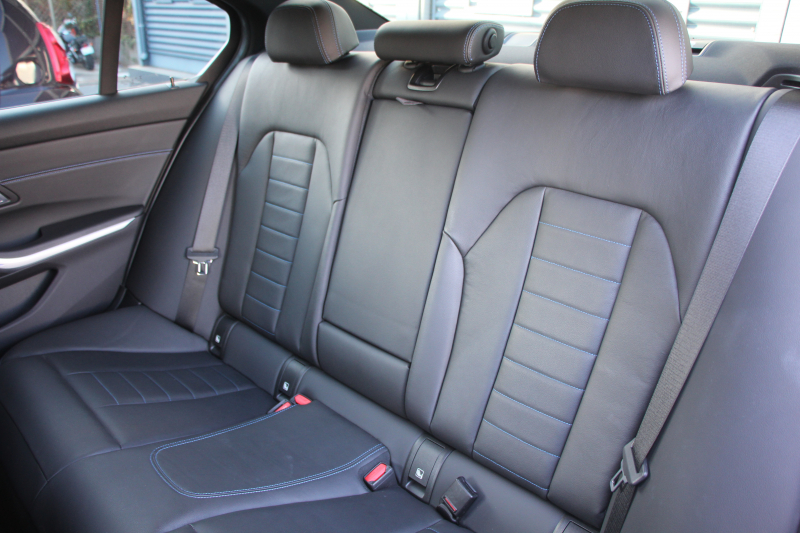 BMW 3シリーズ 320d Xdrive Mｽﾎﾟｰﾂ ﾃﾞﾋﾞｭｰP ｺﾝﾌｫｰﾄP 4WD ﾋｰﾀｰ黒革 ﾌﾞﾙｰｽﾃｯﾁ 19AW Pｱｼｽﾄﾌﾟﾗｽ 360度ｶﾒﾗ ﾌﾙｾｸﾞTV LEDﾍｯﾄﾞﾗｲﾄ ｵｰﾄﾊｲﾋﾞｰﾑ 追従ACC ｽﾃｱﾘﾝｸﾞｻﾎﾟｰﾄ ｱｯﾌﾟﾙｶｰﾌﾟﾚｲ ﾀｯﾁ画面HDDﾅﾋﾞ電動ﾄﾗﾝｸ 2年保証