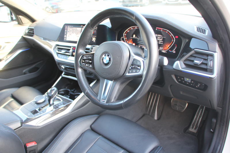 BMW 3シリーズ 320d Xdrive Mｽﾎﾟｰﾂ ﾃﾞﾋﾞｭｰP ｺﾝﾌｫｰﾄP 4WD ﾋｰﾀｰ黒革 ﾌﾞﾙｰｽﾃｯﾁ 19AW Pｱｼｽﾄﾌﾟﾗｽ 360度ｶﾒﾗ ﾌﾙｾｸﾞTV LEDﾍｯﾄﾞﾗｲﾄ ｵｰﾄﾊｲﾋﾞｰﾑ 追従ACC ｽﾃｱﾘﾝｸﾞｻﾎﾟｰﾄ ｱｯﾌﾟﾙｶｰﾌﾟﾚｲ ﾀｯﾁ画面HDDﾅﾋﾞ電動ﾄﾗﾝｸ 2年保証