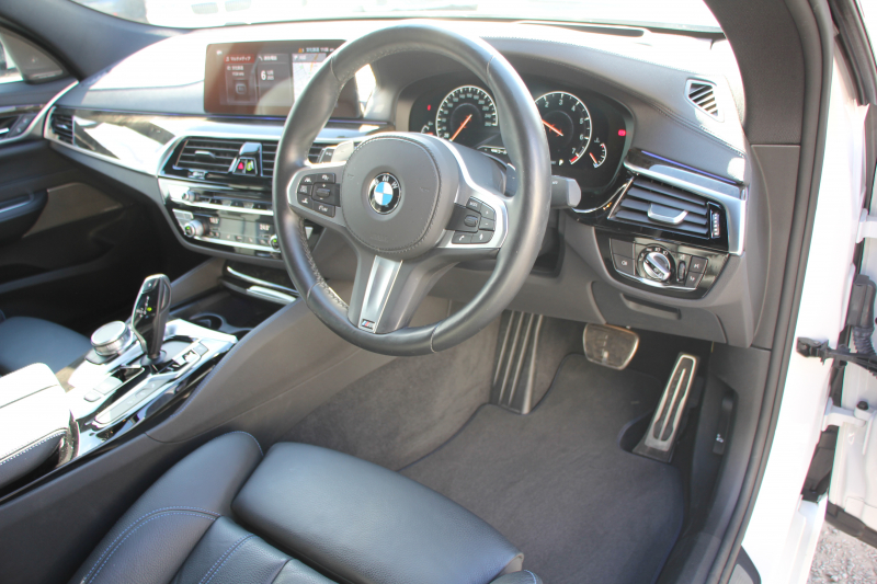 BMW 6シリーズ 630i ｸﾞﾗﾝﾂｰﾘｽﾓ Mｽﾎﾟｰﾂ ｾﾚｸﾄP 1ｵﾅ 真珠色 ﾊﾟﾉﾗﾏｻﾝﾙｰﾌ 全席ﾋｰﾀｰ黒革 ﾘｱｼｰﾄ電動可倒調整 ﾊｰﾏﾝｶｰﾄﾞﾝｻﾗｳﾝﾄﾞ4ｿﾞｰﾝｴｱｺﾝ 追従ACC HUD LEDﾍｯﾄﾞﾗｲﾄ 360度ｶﾒﾗ ﾀｯﾁ画面HDDﾅﾋﾞ電動ﾄﾗﾝｸ Mｽﾎﾟｰﾂﾌﾞﾚ-ｷ 2年保証