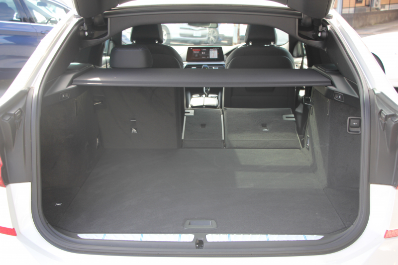 BMW 6シリーズ 630i ｸﾞﾗﾝﾂｰﾘｽﾓ Mｽﾎﾟｰﾂ ｾﾚｸﾄP 1ｵﾅ 真珠色 ﾊﾟﾉﾗﾏｻﾝﾙｰﾌ 全席ﾋｰﾀｰ黒革 ﾘｱｼｰﾄ電動可倒調整 ﾊｰﾏﾝｶｰﾄﾞﾝｻﾗｳﾝﾄﾞ4ｿﾞｰﾝｴｱｺﾝ 追従ACC HUD LEDﾍｯﾄﾞﾗｲﾄ 360度ｶﾒﾗ ﾀｯﾁ画面HDDﾅﾋﾞ電動ﾄﾗﾝｸ Mｽﾎﾟｰﾂﾌﾞﾚ-ｷ 2年保証