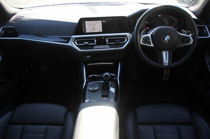 BMW 3シリーズ 320d Xdrive Mｽﾎﾟｰﾂ ｲﾉﾍﾞｰｼｮﾝP ﾃﾞﾋﾞｭｰP ｺﾝﾌｫｰﾄP 4WD ﾋｰﾀｰ黒革  BMWﾚｰｻﾞｰﾗｲﾄ HUD ｼﾞｪｽﾁｬｰC 追従ACC ｽﾃｱﾘﾝｸﾞｻﾎﾟｰﾄ ｱｯﾌﾟﾙｶｰﾌﾟﾚｲ ﾀｯﾁ画面HDDﾅﾋﾞBMWﾗｲﾌﾞｺｯｸﾋﾟｯﾄﾞ電動ﾄﾗﾝｸ Hi-fiｽﾋﾟｰｶｰ 2年保証