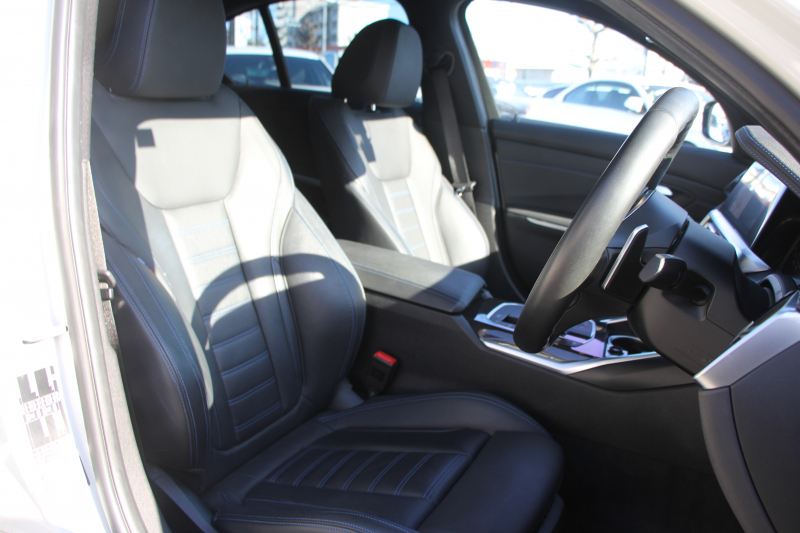 BMW 3シリーズ 320d Xdrive Mｽﾎﾟｰﾂ ｲﾉﾍﾞｰｼｮﾝP ﾃﾞﾋﾞｭｰP ｺﾝﾌｫｰﾄP 4WD ﾋｰﾀｰ黒革  BMWﾚｰｻﾞｰﾗｲﾄ HUD ｼﾞｪｽﾁｬｰC 追従ACC ｽﾃｱﾘﾝｸﾞｻﾎﾟｰﾄ ｱｯﾌﾟﾙｶｰﾌﾟﾚｲ ﾀｯﾁ画面HDDﾅﾋﾞBMWﾗｲﾌﾞｺｯｸﾋﾟｯﾄﾞ電動ﾄﾗﾝｸ Hi-fiｽﾋﾟｰｶｰ 2年保証