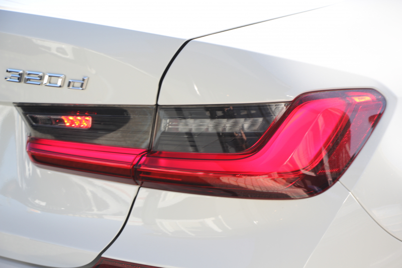 BMW 3シリーズ 320d Xdrive Mｽﾎﾟｰﾂ ｲﾉﾍﾞｰｼｮﾝP ﾃﾞﾋﾞｭｰP ｺﾝﾌｫｰﾄP 4WD ﾋｰﾀｰ黒革  BMWﾚｰｻﾞｰﾗｲﾄ HUD ｼﾞｪｽﾁｬｰC 追従ACC ｽﾃｱﾘﾝｸﾞｻﾎﾟｰﾄ ｱｯﾌﾟﾙｶｰﾌﾟﾚｲ ﾀｯﾁ画面HDDﾅﾋﾞBMWﾗｲﾌﾞｺｯｸﾋﾟｯﾄﾞ電動ﾄﾗﾝｸ Hi-fiｽﾋﾟｰｶｰ 2年保証