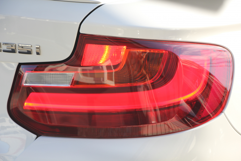 BMW 2シリーズ M235i ｸｰﾍﾟ直6ﾀｰﾎﾞ326馬力 ｱﾀﾞﾌﾟﾃｨﾌﾞMｻｽ 専用ﾌﾞﾚｰｷ Bｶﾒﾗ&ﾘｱ障害物ｿﾅｰ 衝突軽減ﾌﾞﾚｰｷ 車線逸脱警告 歩行者警告 ﾌﾞﾚｰｷ付ｸﾙｺﾝ HDDﾅﾋﾞBluetooth接続 ｽﾏｰﾄｷｰ 18AW ﾊﾟﾄﾞﾙｼﾌﾄ ﾌﾞﾗｯｸｸﾞﾘﾙ 2年保証