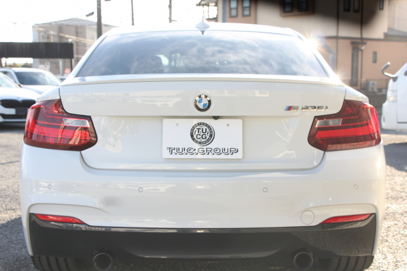 BMW 2シリーズ M235i ｸｰﾍﾟ直6ﾀｰﾎﾞ326馬力 ｱﾀﾞﾌﾟﾃｨﾌﾞMｻｽ 専用ﾌﾞﾚｰｷ Bｶﾒﾗ&ﾘｱ障害物ｿﾅｰ 衝突軽減ﾌﾞﾚｰｷ 車線逸脱警告 歩行者警告 ﾌﾞﾚｰｷ付ｸﾙｺﾝ HDDﾅﾋﾞBluetooth接続 ｽﾏｰﾄｷｰ 18AW ﾊﾟﾄﾞﾙｼﾌﾄ ﾌﾞﾗｯｸｸﾞﾘﾙ 2年保証