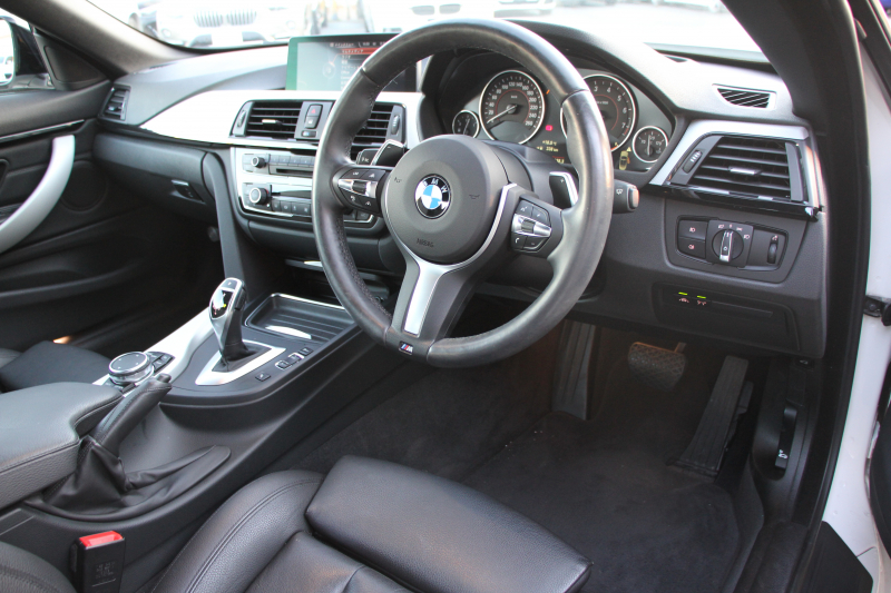 BMW 4シリーズ 435i ｶﾌﾞﾘｵﾚ Mｽﾎﾟｰﾂ 電動ｵｰﾌﾟﾝ 直6ﾀｰﾎﾞ306馬力 N55B30Aｴﾝｼﾞﾝ ﾋｰﾀｰ黒革 追従ACC LEDﾍｯﾄﾞﾗｲﾄ HUD 19AW HDDﾅﾋﾞﾌﾙｾｸﾞTV 衝突軽減ﾌﾞﾚｰｷ 車線逸脱警告 歩行者警告 ﾊﾟﾄﾞﾙｼﾌﾄ 8速AT 2年保証