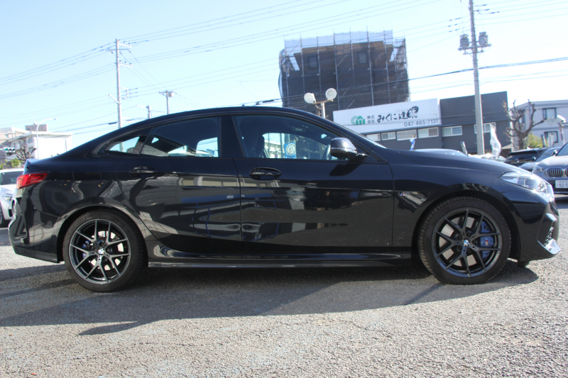 BMW 2シリーズ 218d ｸﾞﾗﾝｸｰﾍﾟMｽﾎﾟｰﾂ 受注生産ｵﾌﾟｼｮﾝMｽﾎﾟｰﾂﾌﾟﾗｽP Mｽﾎﾟｰﾂｼｰﾄ Mｼｰﾄﾍﾞﾙﾄ Mﾘｱｽﾎﾟｲﾗｰ Mｽﾎﾟｰﾂﾌﾞﾚｰｷ 専用18AW 追従ACC ｱｯﾌﾟﾙｶｰﾌﾟﾚｲ idriveﾅﾋﾞｹﾞｰｼｮﾝP BMWﾗｲﾌﾞｺｯｸﾋﾟｯﾄﾞAI音声会話 2年保証