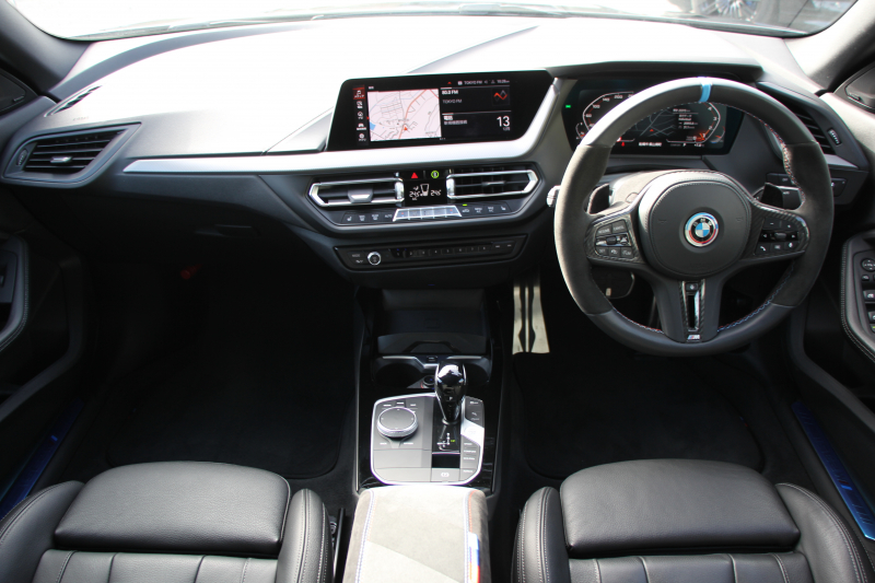 BMW 2シリーズ M235i Xdrive ｸﾞﾗﾝｸｰﾍﾟﾃﾞﾋﾞｭｰP 306馬力 4WD ﾋｰﾀｰ黒革 Mｽﾎﾟｰﾂｼｰﾄ Mｼｰﾄﾍﾞﾙﾄ ｱﾀﾞﾌﾟﾃｨﾌﾞｻｽ 追従ACC 3Ddesignﾌﾛﾝﾄｽﾎﾟｲﾗｰ MPerformance18AW&ｽﾃｱﾘﾝｸﾞｱｯﾌﾟﾙｶｰﾌﾟﾚｲ LEDﾍｯﾄﾞﾗｲﾄ ｵｰﾄﾊｲﾋﾞｰﾑ 2年保証