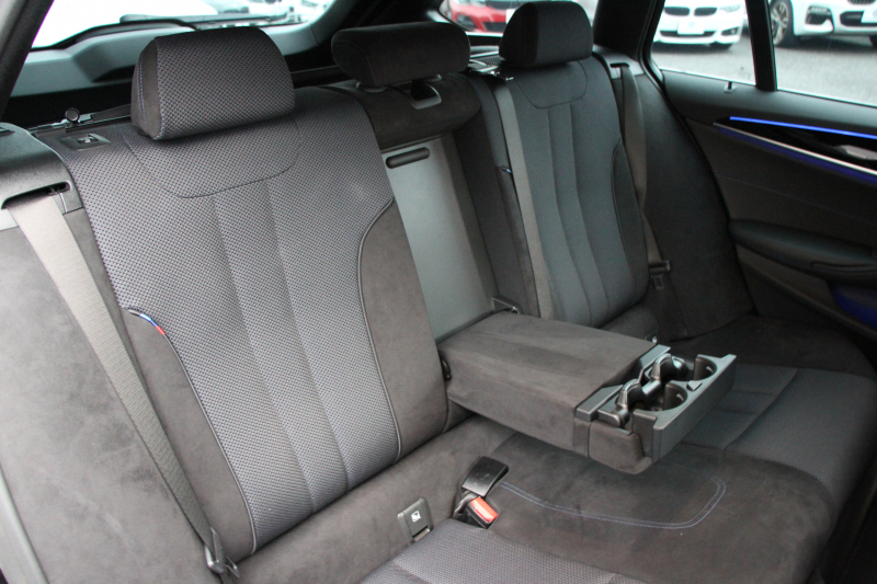 BMW 5シリーズ 523i ﾂｰﾘﾝｸﾞﾌﾞﾗｯｸｱｳﾄ 特別仕様車 HUD ﾊｰﾏﾝｶｰﾄﾞﾝ 追従ACC ｽﾃｱﾘﾝｸﾞｻﾎﾟｰﾄ LEDﾍｯﾄﾞﾗｲﾄ ｵｰﾄﾊｲﾋﾞｰﾑ ﾀｯﾁ画面HDDﾅﾋﾞTV 360度ﾊﾟﾉﾗﾏｶﾒﾗ Pｱｼｽﾄﾌﾟﾗｽ 電動ﾄﾗﾝｸ ﾌﾞﾗｯｸ19AW 液晶ﾒｰﾀｰ ｽﾏｰﾄｷｰ 2年保証