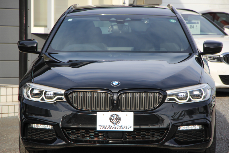 BMW 5シリーズ 523i ﾂｰﾘﾝｸﾞﾌﾞﾗｯｸｱｳﾄ 特別仕様車 HUD ﾊｰﾏﾝｶｰﾄﾞﾝ 追従ACC ｽﾃｱﾘﾝｸﾞｻﾎﾟｰﾄ LEDﾍｯﾄﾞﾗｲﾄ ｵｰﾄﾊｲﾋﾞｰﾑ ﾀｯﾁ画面HDDﾅﾋﾞTV 360度ﾊﾟﾉﾗﾏｶﾒﾗ Pｱｼｽﾄﾌﾟﾗｽ 電動ﾄﾗﾝｸ ﾌﾞﾗｯｸ19AW 液晶ﾒｰﾀｰ ｽﾏｰﾄｷｰ 2年保証