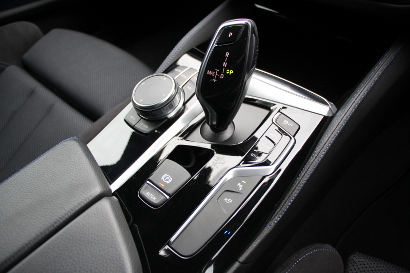 BMW 5シリーズ 523i ﾂｰﾘﾝｸﾞﾌﾞﾗｯｸｱｳﾄ 特別仕様車 HUD ﾊｰﾏﾝｶｰﾄﾞﾝ 追従ACC ｽﾃｱﾘﾝｸﾞｻﾎﾟｰﾄ LEDﾍｯﾄﾞﾗｲﾄ ｵｰﾄﾊｲﾋﾞｰﾑ ﾀｯﾁ画面HDDﾅﾋﾞTV 360度ﾊﾟﾉﾗﾏｶﾒﾗ Pｱｼｽﾄﾌﾟﾗｽ 電動ﾄﾗﾝｸ ﾌﾞﾗｯｸ19AW 液晶ﾒｰﾀｰ ｽﾏｰﾄｷｰ 2年保証