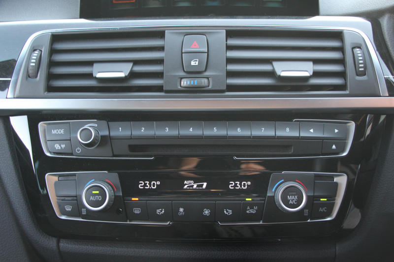 BMW 3シリーズ 320i ｸﾞﾗﾝﾂｰﾘｽﾓ Mｽﾎﾟｰﾂ 後期 新ｴﾝｼﾞﾝ LEDﾍｯﾄﾞﾗｲﾄ&ﾃｰﾙ 追従ACC ﾚｰﾝﾁｪﾝｼﾞ警告 衝突軽減ﾌﾞﾚｰｷ 車線逸脱警告 歩行者警告 iﾄﾞﾗｲﾌﾞHDDﾅﾋﾞ電動ﾄﾗﾝｸ ｽﾏｰﾄｷｰ 専用ｴｱﾛ 19AW ﾊﾟﾄﾞﾙｼﾌﾄ 2年保証