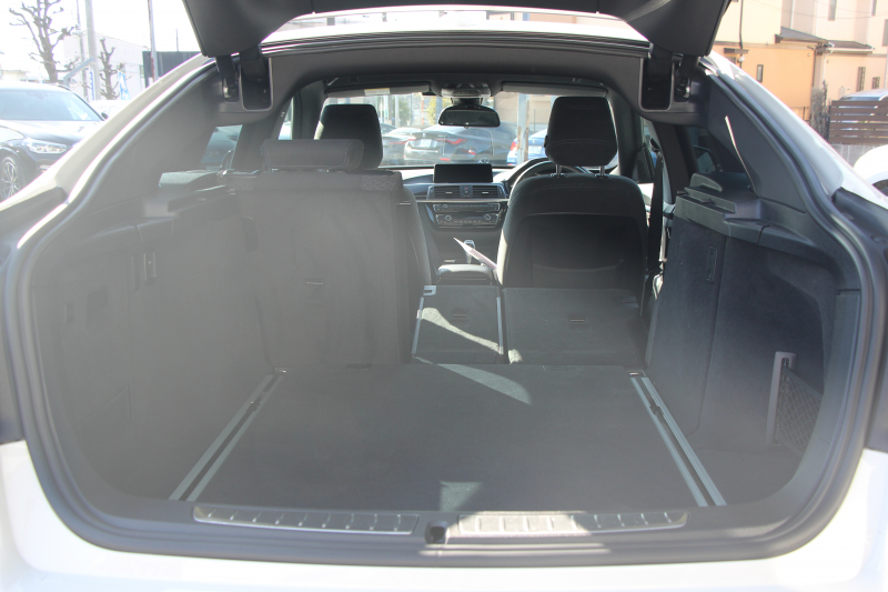 BMW 3シリーズ 320i ｸﾞﾗﾝﾂｰﾘｽﾓ Mｽﾎﾟｰﾂ 後期 新ｴﾝｼﾞﾝ LEDﾍｯﾄﾞﾗｲﾄ&ﾃｰﾙ 追従ACC ﾚｰﾝﾁｪﾝｼﾞ警告 衝突軽減ﾌﾞﾚｰｷ 車線逸脱警告 歩行者警告 iﾄﾞﾗｲﾌﾞHDDﾅﾋﾞ電動ﾄﾗﾝｸ ｽﾏｰﾄｷｰ 専用ｴｱﾛ 19AW ﾊﾟﾄﾞﾙｼﾌﾄ 2年保証