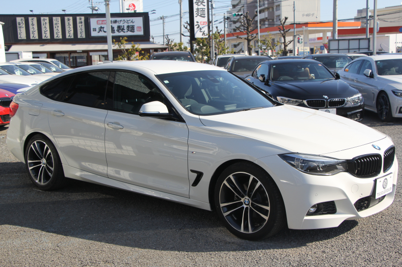 BMW 3シリーズ 320i ｸﾞﾗﾝﾂｰﾘｽﾓ Mｽﾎﾟｰﾂ 後期 新ｴﾝｼﾞﾝ LEDﾍｯﾄﾞﾗｲﾄ&ﾃｰﾙ 追従ACC ﾚｰﾝﾁｪﾝｼﾞ警告 衝突軽減ﾌﾞﾚｰｷ 車線逸脱警告 歩行者警告 iﾄﾞﾗｲﾌﾞHDDﾅﾋﾞ電動ﾄﾗﾝｸ ｽﾏｰﾄｷｰ 専用ｴｱﾛ 19AW ﾊﾟﾄﾞﾙｼﾌﾄ 2年保証
