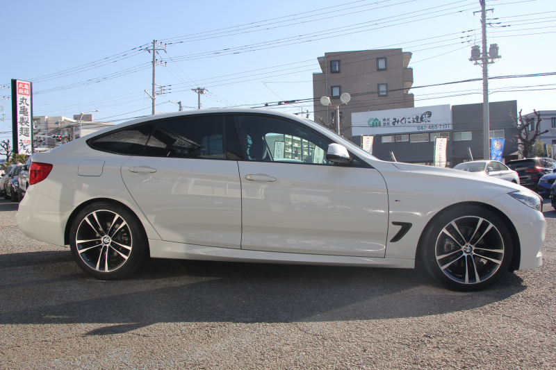BMW 3シリーズ 320i ｸﾞﾗﾝﾂｰﾘｽﾓ Mｽﾎﾟｰﾂ 後期 新ｴﾝｼﾞﾝ LEDﾍｯﾄﾞﾗｲﾄ&ﾃｰﾙ 追従ACC ﾚｰﾝﾁｪﾝｼﾞ警告 衝突軽減ﾌﾞﾚｰｷ 車線逸脱警告 歩行者警告 iﾄﾞﾗｲﾌﾞHDDﾅﾋﾞ電動ﾄﾗﾝｸ ｽﾏｰﾄｷｰ 専用ｴｱﾛ 19AW ﾊﾟﾄﾞﾙｼﾌﾄ 2年保証