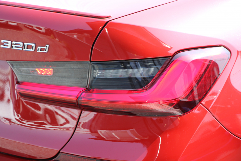 BMW 3シリーズ 320d Xdrive Mｽﾎﾟｰﾂ ｴﾃﾞｨｼｮﾝｻﾝﾗｲｽﾞ50台限定車 ﾋｰﾀｰ黒革 ﾚｰｻﾞｰﾗｲﾄ ｱﾀﾞﾌﾟﾃｨﾌﾞMｻｽ 専用19AW Mﾘｱｽﾎﾟｲﾗｰ Mｼｰﾄﾍﾞﾙﾄ 追従ACC ｽﾃｱﾘﾝｸﾞｻﾎﾟｰﾄ BMWﾗｲﾌﾞｺｯｸﾋﾟｯﾄﾞｱｯﾌﾟﾙｶｰﾌﾟﾚｲ ﾜｲﾔﾚｽ充電 2年保証