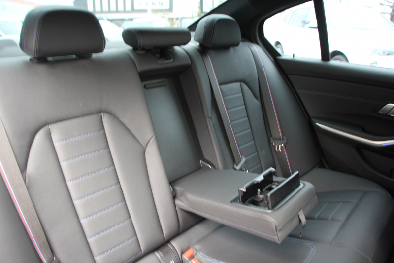 BMW 3シリーズ 320d Xdrive Mｽﾎﾟｰﾂ ｴﾃﾞｨｼｮﾝｻﾝﾗｲｽﾞ50台限定車 ﾋｰﾀｰ黒革 ﾚｰｻﾞｰﾗｲﾄ ｱﾀﾞﾌﾟﾃｨﾌﾞMｻｽ 専用19AW Mﾘｱｽﾎﾟｲﾗｰ Mｼｰﾄﾍﾞﾙﾄ 追従ACC ｽﾃｱﾘﾝｸﾞｻﾎﾟｰﾄ BMWﾗｲﾌﾞｺｯｸﾋﾟｯﾄﾞｱｯﾌﾟﾙｶｰﾌﾟﾚｲ ﾜｲﾔﾚｽ充電 2年保証