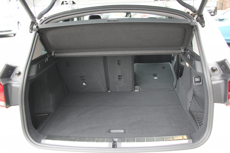 BMW X1 Xdrive18d Xﾗｲﾝ ｴﾃﾞｨｼｮﾝｼﾞｮｲﾌﾟﾗｽ ﾊｲﾗｲﾝ&ｺﾝﾌｫｰﾄP 後期 ﾌｪｲｽﾘﾌﾄ後 真珠色 ﾋｰﾀｰ黒革 追従ACC ﾌﾙｾｸﾞTV LEDﾍｯﾄﾞﾗｲﾄ 電動ﾄﾗﾝｸ ﾀｯﾁ画面HDDﾅﾋﾞ衝突軽減ﾌﾞﾚｰｷ 車線逸脱警告 歩行者警告 専用18AW ｳｯﾄﾞﾊﾟﾈﾙ 2年保証