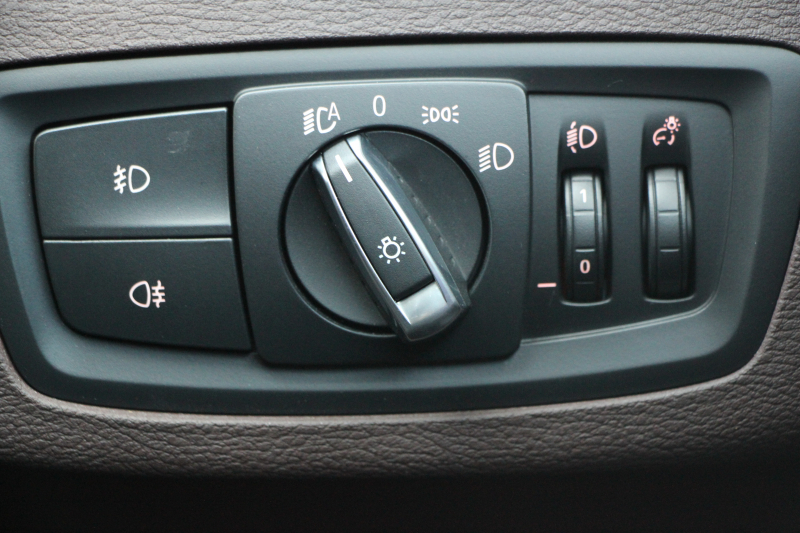 BMW X1 Xdrive18d Xﾗｲﾝ ﾊｲﾗｲﾝ&ｺﾝﾌｫｰﾄP 後期 ﾌｪｲｽﾘﾌﾄ後 1ｵｰﾅ ﾋｰﾀｰ茶革 追従ACC LEDﾍｯﾄﾞﾗｲﾄ&ﾃｰﾙ 電動ﾄﾗﾝｸ ﾌﾙｾｸﾞTV ﾀｯﾁ画面HDDﾅﾋﾞPｱｼｽﾄ 衝突軽減ﾌﾞﾚｰｷ 車線逸脱警告 歩行者警告 専用18AW ｳｯﾄﾞﾊﾟﾈﾙ 2年保証