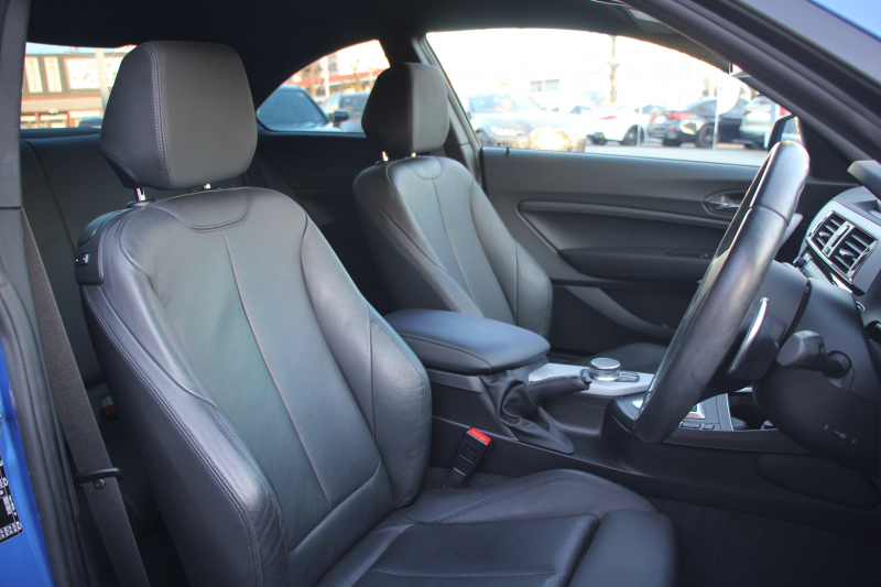 BMW 2シリーズ M240i ｸｰﾍﾟ後期 ﾋｰﾀｰ黒革 追従ACC B58新ｴﾝｼﾞﾝ 直6ﾀｰﾎﾞ340馬力 LEDﾍｯﾄﾞﾗｲﾄ LEDﾃｰﾙ ｱﾀﾞﾌﾟﾃｨﾌﾞMｻｽ 専用ﾌﾞﾚｰｷ ｼﾞｪｯﾄﾌﾞﾗｯｸ18AW ﾀｯﾁ画面HDDﾅﾋﾞPｱｼｽﾄ ﾊﾟﾄﾞﾙｼﾌﾄ 8速AT 衝突軽減ﾌﾞﾚｰｷ 2年保証