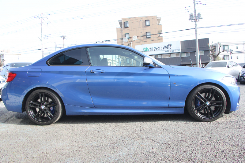 BMW 2シリーズ M240i ｸｰﾍﾟ後期 ﾋｰﾀｰ黒革 追従ACC B58新ｴﾝｼﾞﾝ 直6ﾀｰﾎﾞ340馬力 LEDﾍｯﾄﾞﾗｲﾄ LEDﾃｰﾙ ｱﾀﾞﾌﾟﾃｨﾌﾞMｻｽ 専用ﾌﾞﾚｰｷ ｼﾞｪｯﾄﾌﾞﾗｯｸ18AW ﾀｯﾁ画面HDDﾅﾋﾞPｱｼｽﾄ ﾊﾟﾄﾞﾙｼﾌﾄ 8速AT 衝突軽減ﾌﾞﾚｰｷ 2年保証