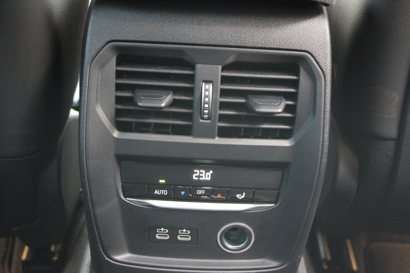 BMW 3シリーズ 330i Mｽﾎﾟｰﾂ ﾃﾞﾋﾞｭｰ&ｺﾝﾌｫｰﾄP 高出力 258馬力 ﾋｰﾀｰ黒革 専用ﾌﾞﾙｰｽﾃｯﾁ HUD 追従ACC ｽﾃｱﾘﾝｸﾞｻﾎﾟｰﾄ Mｽﾎﾟｰﾂﾌﾞﾚｰｷ ﾚｲｽﾞ19AW 3Dﾃﾞｻﾞｲﾝｴｱﾛ LEDﾍｯﾄﾞﾗｲﾄ ｵｰﾄﾊｲﾋﾞｰﾑ 360度ｶﾒﾗ 電動ﾄﾗﾝｸ Hi-fiｽﾋﾟｰｶｰ BMWﾗｲﾌﾞｺｯｸﾋﾟｯﾄ 2年保証