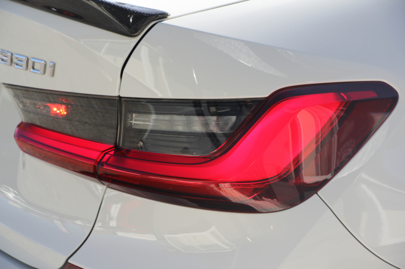 BMW 3シリーズ 330i Mｽﾎﾟｰﾂ ﾃﾞﾋﾞｭｰ&ｺﾝﾌｫｰﾄP 高出力 258馬力 ﾋｰﾀｰ黒革 専用ﾌﾞﾙｰｽﾃｯﾁ HUD 追従ACC ｽﾃｱﾘﾝｸﾞｻﾎﾟｰﾄ Mｽﾎﾟｰﾂﾌﾞﾚｰｷ ﾚｲｽﾞ19AW 3Dﾃﾞｻﾞｲﾝｴｱﾛ LEDﾍｯﾄﾞﾗｲﾄ ｵｰﾄﾊｲﾋﾞｰﾑ 360度ｶﾒﾗ 電動ﾄﾗﾝｸ Hi-fiｽﾋﾟｰｶｰ BMWﾗｲﾌﾞｺｯｸﾋﾟｯﾄ 2年保証