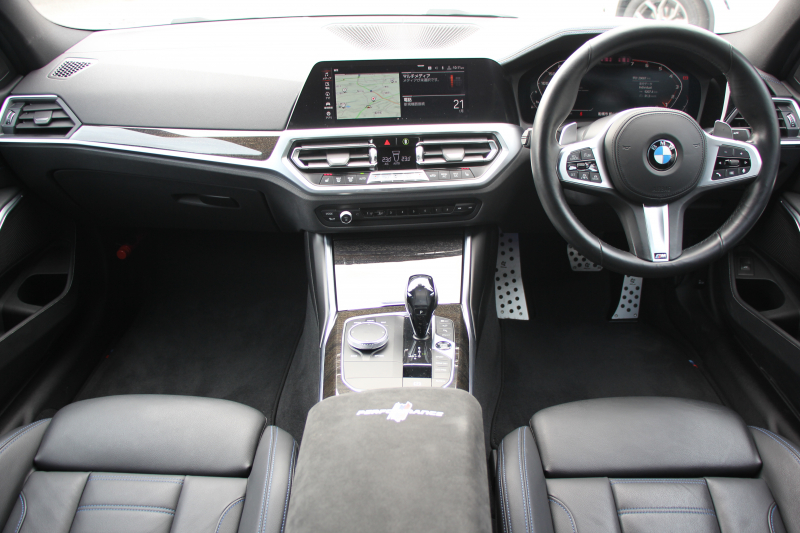 BMW 3シリーズ 330i Mｽﾎﾟｰﾂ ﾃﾞﾋﾞｭｰ&ｺﾝﾌｫｰﾄP 高出力 258馬力 ﾋｰﾀｰ黒革 専用ﾌﾞﾙｰｽﾃｯﾁ HUD 追従ACC ｽﾃｱﾘﾝｸﾞｻﾎﾟｰﾄ Mｽﾎﾟｰﾂﾌﾞﾚｰｷ ﾚｲｽﾞ19AW 3Dﾃﾞｻﾞｲﾝｴｱﾛ LEDﾍｯﾄﾞﾗｲﾄ ｵｰﾄﾊｲﾋﾞｰﾑ 360度ｶﾒﾗ 電動ﾄﾗﾝｸ Hi-fiｽﾋﾟｰｶｰ BMWﾗｲﾌﾞｺｯｸﾋﾟｯﾄ 2年保証