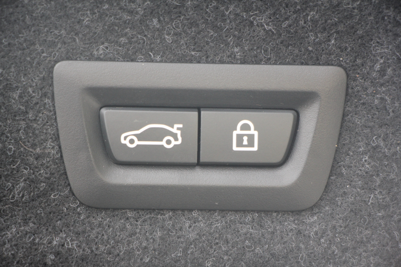 BMW 3シリーズ 330i Mｽﾎﾟｰﾂ ﾃﾞﾋﾞｭｰ&ｺﾝﾌｫｰﾄP 高出力 258馬力 ﾋｰﾀｰ黒革 専用ﾌﾞﾙｰｽﾃｯﾁ HUD 追従ACC ｽﾃｱﾘﾝｸﾞｻﾎﾟｰﾄ Mｽﾎﾟｰﾂﾌﾞﾚｰｷ ﾚｲｽﾞ19AW 3Dﾃﾞｻﾞｲﾝｴｱﾛ LEDﾍｯﾄﾞﾗｲﾄ ｵｰﾄﾊｲﾋﾞｰﾑ 360度ｶﾒﾗ 電動ﾄﾗﾝｸ Hi-fiｽﾋﾟｰｶｰ BMWﾗｲﾌﾞｺｯｸﾋﾟｯﾄ 2年保証