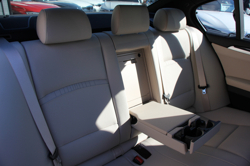 BMW 5シリーズ 523d ｾﾚﾌﾞﾚｰｼｮﾝｴﾃﾞｨｼｮﾝﾊﾞﾛﾝ 限定車 最終ﾓﾃﾞﾙ ｵｲｽﾀｰﾚｻﾞｰ 液晶ﾒｰﾀｰ LEDﾍｯﾄﾞﾗｲﾄ 19AW ｿﾌﾄｸﾛｰｽﾞﾄﾞｱ 電動ﾄﾗﾝｸ 追従ACC ﾚｰﾝﾁｪﾝｼﾞ警告 衝突軽減ﾌﾞﾚｰｷ iﾄﾞﾗｲﾌﾞHDDﾅﾋﾞ地ﾃﾞｼﾞTV Bｶﾒﾗ Mｽﾎﾟｰﾂｴｱﾛ 2年保証