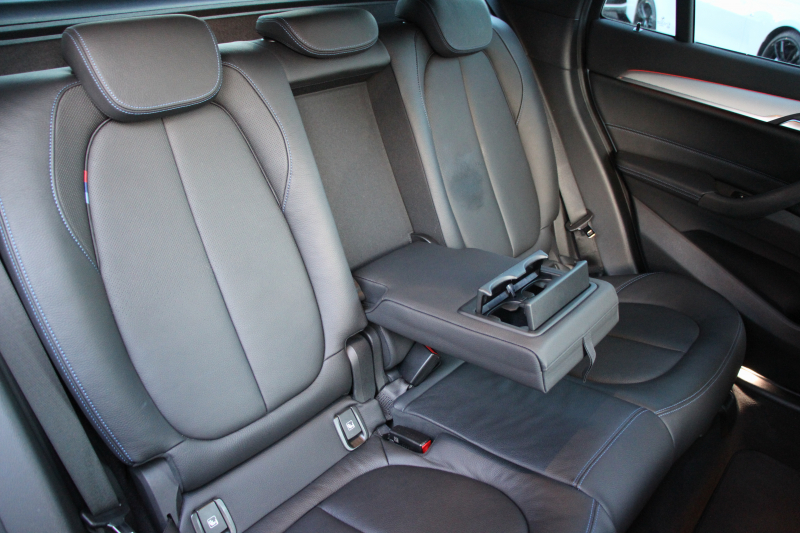 BMW X1 Xdrive18d Mｽﾎﾟｰﾂ ﾊｲﾗｲﾝ ｺﾝﾌｫｰﾄP 4WD 中期 変更後ﾀｯﾁﾊﾟﾈﾙ対応HDDﾅﾋﾞ新ﾃﾞｻﾞｲﾝﾒｰﾀｰ ﾋｰﾀｰ黒革 電動ｼｰﾄ&ﾒﾓﾘｰ 追従ACC HUD ﾌﾙｾｸﾞTV Pｱｼｽﾄ Bｶﾒﾗ 電動ﾄﾗﾝｸ 衝突軽減ﾌﾞﾚｰｷ 車線逸脱警告 歩行者警告 LEDﾍｯﾄﾞﾗｲﾄ 2年保証