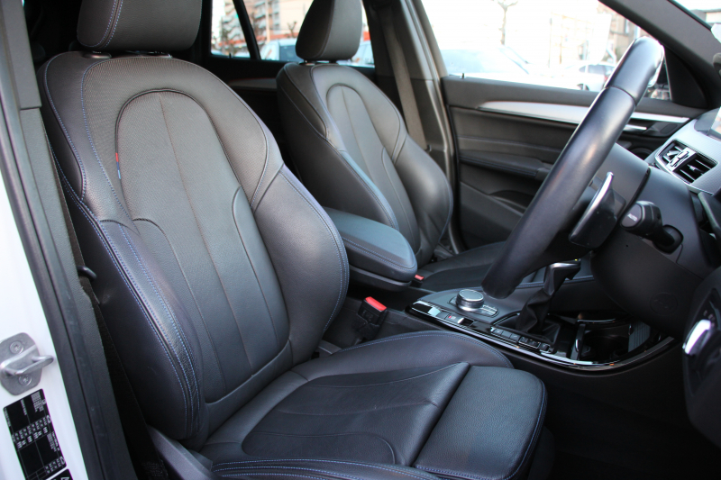 BMW X1 Xdrive18d Mｽﾎﾟｰﾂ ﾊｲﾗｲﾝ ｺﾝﾌｫｰﾄP 4WD 中期 変更後ﾀｯﾁﾊﾟﾈﾙ対応HDDﾅﾋﾞ新ﾃﾞｻﾞｲﾝﾒｰﾀｰ ﾋｰﾀｰ黒革 電動ｼｰﾄ&ﾒﾓﾘｰ 追従ACC HUD ﾌﾙｾｸﾞTV Pｱｼｽﾄ Bｶﾒﾗ 電動ﾄﾗﾝｸ 衝突軽減ﾌﾞﾚｰｷ 車線逸脱警告 歩行者警告 LEDﾍｯﾄﾞﾗｲﾄ 2年保証