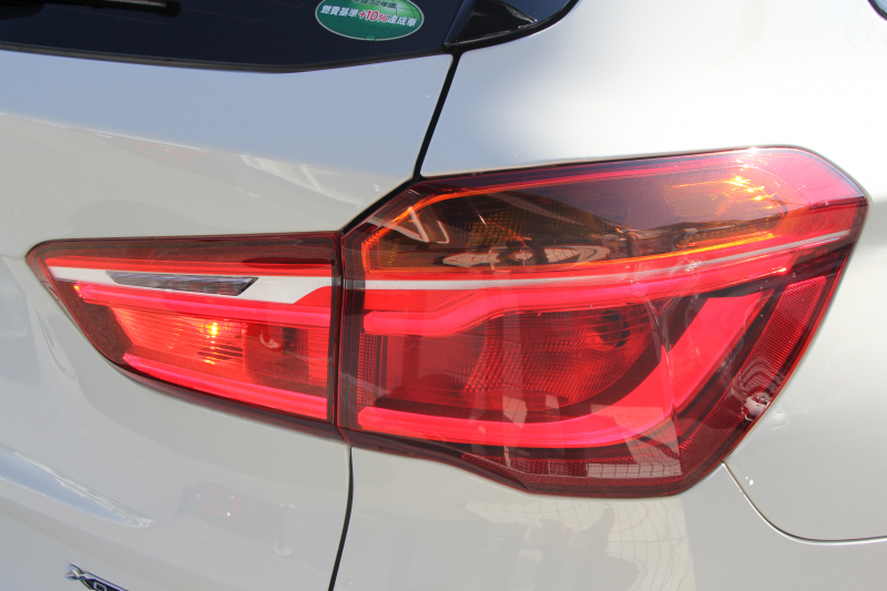 BMW X1 Xdrive18d Mｽﾎﾟｰﾂ ﾊｲﾗｲﾝ ｺﾝﾌｫｰﾄP 4WD 中期 変更後ﾀｯﾁﾊﾟﾈﾙ対応HDDﾅﾋﾞ新ﾃﾞｻﾞｲﾝﾒｰﾀｰ ﾋｰﾀｰ黒革 電動ｼｰﾄ&ﾒﾓﾘｰ 追従ACC HUD ﾌﾙｾｸﾞTV Pｱｼｽﾄ Bｶﾒﾗ 電動ﾄﾗﾝｸ 衝突軽減ﾌﾞﾚｰｷ 車線逸脱警告 歩行者警告 LEDﾍｯﾄﾞﾗｲﾄ 2年保証