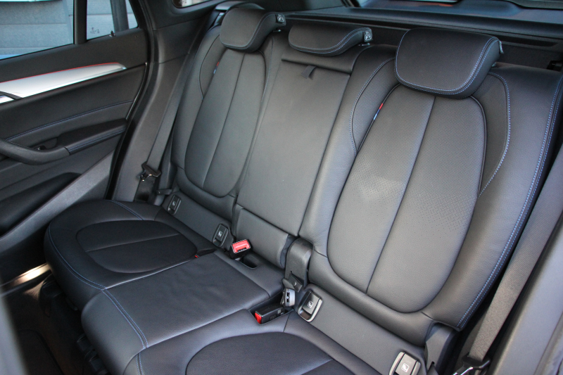 BMW X1 Xdrive18d Mｽﾎﾟｰﾂ ﾊｲﾗｲﾝ ｺﾝﾌｫｰﾄP 4WD 中期 変更後ﾀｯﾁﾊﾟﾈﾙ対応HDDﾅﾋﾞ新ﾃﾞｻﾞｲﾝﾒｰﾀｰ ﾋｰﾀｰ黒革 電動ｼｰﾄ&ﾒﾓﾘｰ 追従ACC HUD ﾌﾙｾｸﾞTV Pｱｼｽﾄ Bｶﾒﾗ 電動ﾄﾗﾝｸ 衝突軽減ﾌﾞﾚｰｷ 車線逸脱警告 歩行者警告 LEDﾍｯﾄﾞﾗｲﾄ 2年保証