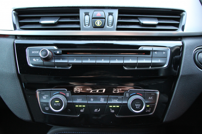 BMW X1 Xdrive18d Mｽﾎﾟｰﾂ ﾊｲﾗｲﾝ ｺﾝﾌｫｰﾄP 4WD 中期 変更後ﾀｯﾁﾊﾟﾈﾙ対応HDDﾅﾋﾞ新ﾃﾞｻﾞｲﾝﾒｰﾀｰ ﾋｰﾀｰ黒革 電動ｼｰﾄ&ﾒﾓﾘｰ 追従ACC HUD ﾌﾙｾｸﾞTV Pｱｼｽﾄ Bｶﾒﾗ 電動ﾄﾗﾝｸ 衝突軽減ﾌﾞﾚｰｷ 車線逸脱警告 歩行者警告 LEDﾍｯﾄﾞﾗｲﾄ 2年保証