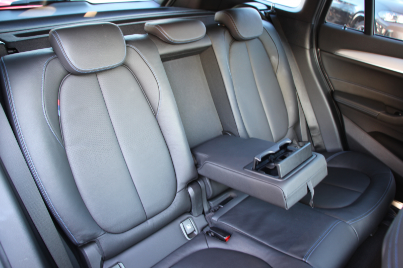 BMW X1 Xdrive18d Mｽﾎﾟｰﾂ ﾊｲﾗｲﾝ ｺﾝﾌｫｰﾄP 4WD 変更後 ﾀｯﾁﾊﾟﾈﾙ対応HDDﾅﾋﾞﾋｰﾀｰ黒革 電動ｼｰﾄ&ﾒﾓﾘｰ 追従ACC HUD Pｱｼｽﾄ Bｶﾒﾗ 電動ﾄﾗﾝｸ 衝突軽減ﾌﾞﾚｰｷ 車線逸脱警告 歩行者警告 LEDﾍｯﾄﾞﾗｲﾄ 2年保証