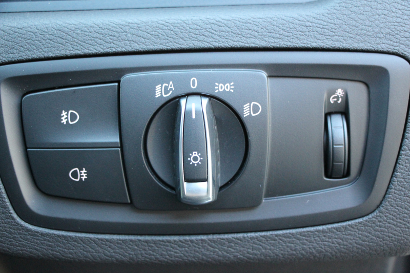 BMW X1 Xdrive18d Mｽﾎﾟｰﾂ ﾊｲﾗｲﾝ ｺﾝﾌｫｰﾄP 4WD 変更後 ﾀｯﾁﾊﾟﾈﾙ対応HDDﾅﾋﾞﾋｰﾀｰ黒革 電動ｼｰﾄ&ﾒﾓﾘｰ 追従ACC HUD Pｱｼｽﾄ Bｶﾒﾗ 電動ﾄﾗﾝｸ 衝突軽減ﾌﾞﾚｰｷ 車線逸脱警告 歩行者警告 LEDﾍｯﾄﾞﾗｲﾄ 2年保証