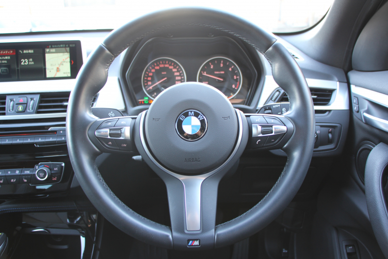 BMW X1 Xdrive18d Mｽﾎﾟｰﾂ ﾊｲﾗｲﾝ ｺﾝﾌｫｰﾄP 4WD 変更後 ﾀｯﾁﾊﾟﾈﾙ対応HDDﾅﾋﾞﾋｰﾀｰ黒革 電動ｼｰﾄ&ﾒﾓﾘｰ 追従ACC HUD Pｱｼｽﾄ Bｶﾒﾗ 電動ﾄﾗﾝｸ 衝突軽減ﾌﾞﾚｰｷ 車線逸脱警告 歩行者警告 LEDﾍｯﾄﾞﾗｲﾄ 2年保証