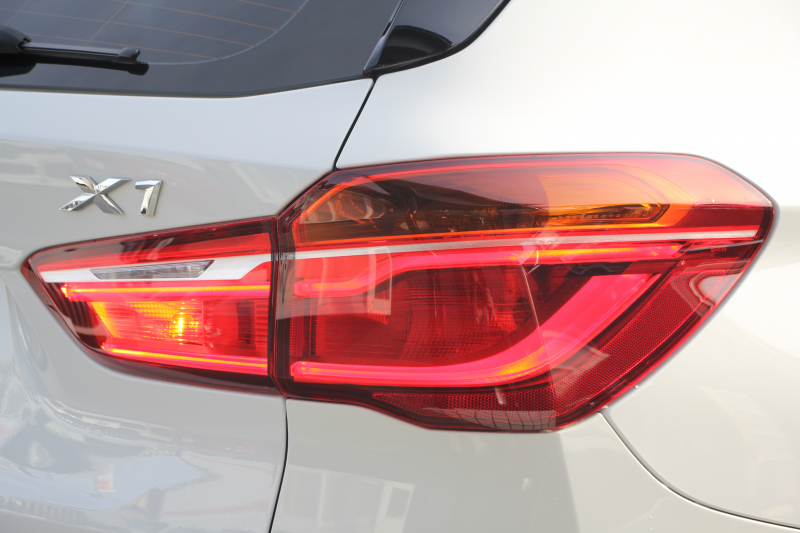 BMW X1 Xdrive18d Mｽﾎﾟｰﾂ ﾊｲﾗｲﾝ ｺﾝﾌｫｰﾄP 4WD 変更後 ﾀｯﾁﾊﾟﾈﾙ対応HDDﾅﾋﾞﾋｰﾀｰ黒革 電動ｼｰﾄ&ﾒﾓﾘｰ 追従ACC HUD Pｱｼｽﾄ Bｶﾒﾗ 電動ﾄﾗﾝｸ 衝突軽減ﾌﾞﾚｰｷ 車線逸脱警告 歩行者警告 LEDﾍｯﾄﾞﾗｲﾄ 2年保証